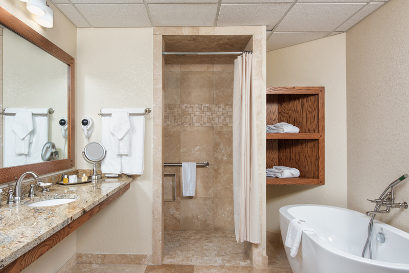 deluxe_lakeview_king_balcony_bathroom lakeview crown suite bathroom